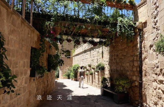 “让师生早日回到更安全、更美丽、更温馨的校园来”