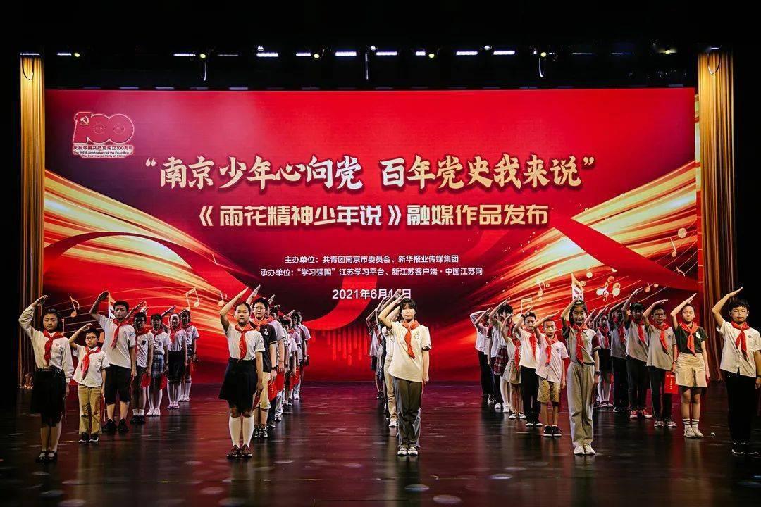 《最后的晚餐》为何如此出名?放大20倍以后,你看手中握刀的是谁